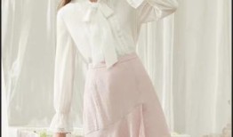 皮粉色的包臀鱼尾裙搭配什么衣服和外套好看？
